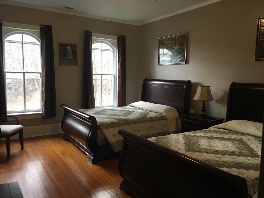 Cook Mansion Bed & Breakfast Montour Falls Екстер'єр фото