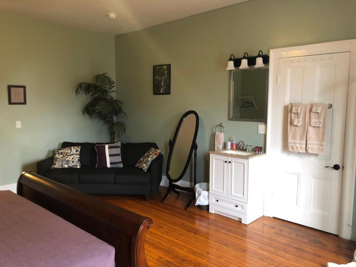 Cook Mansion Bed & Breakfast Montour Falls Екстер'єр фото